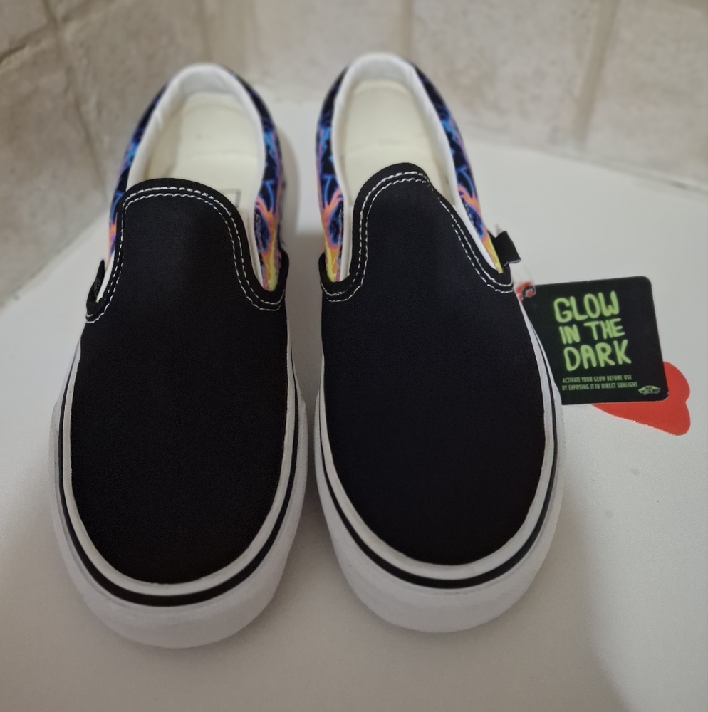 Vans Electric Flames Shoes Size 6.5 NWT
